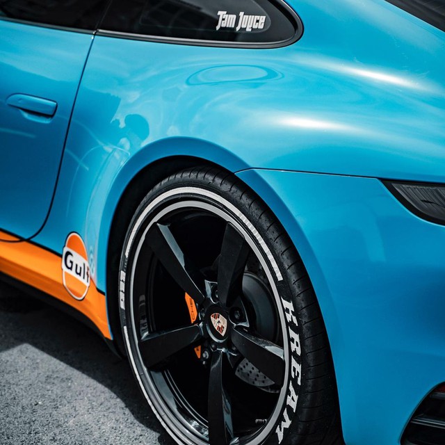 Porsche 911 của con gái Minh Nhựa thay áo mới, giống với McLaren Elva trị giá trăm tỷ vừa ghé thăm Việt Nam - Ảnh 2. Porsche 911 của con gái Minh Nhựa thay áo mới, giống với McLaren Elva trị giá trăm tỷ vừa ghé thăm Việt Nam - Ảnh 2.