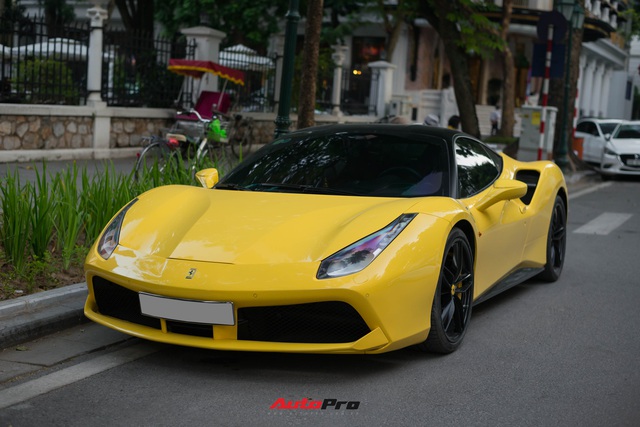 Ferrari 488 GTB từng của ông chủ cà phê Trung Nguyên về tay đại gia Hà Nội, đổi màu bằng cách ít đại gia Việt dám làm - Ảnh 1. Ferrari 488 GTB từng của ông chủ cà phê Trung Nguyên về tay đại gia Hà Nội, đổi màu bằng cách ít đại gia Việt dám làm - Ảnh 1.