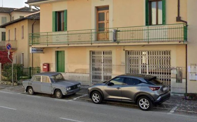 Đỗ yên 1 chỗ trong gần 50 năm, chiếc xe cổ bỗng trở thành địa điểm du lịch nổi tiếng tại Ý - Ảnh 2.