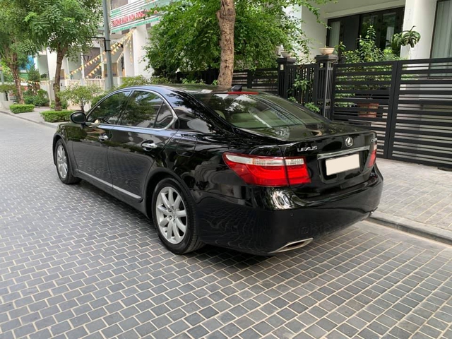 Qua thời đỉnh cao, Lexus LS 460 bán lại chỉ đúng bằng giá một chiếc Mazda6 - Ảnh 3.