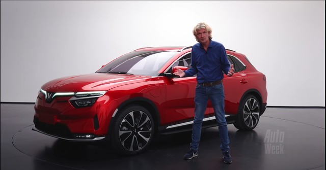 Chuyên gia nước ngoài đánh giá nội thất VinFast VF e35: Thiết kế tốt, không gian hàng ghế sau khiêm tốn với người cao quá khổ - Ảnh 2. Chuyên gia nước ngoài đánh giá nội thất VinFast VF e35: Thiết kế tốt, không gian hàng ghế sau khiêm tốn với người cao quá khổ - Ảnh 2.