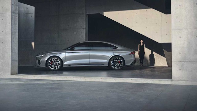 Lincoln Zephyr giá quy đổi từ hơn 900 triệu đồng: Nội thất như rạp phim, đấu Mercedes-Benz E-Class - Ảnh 2.