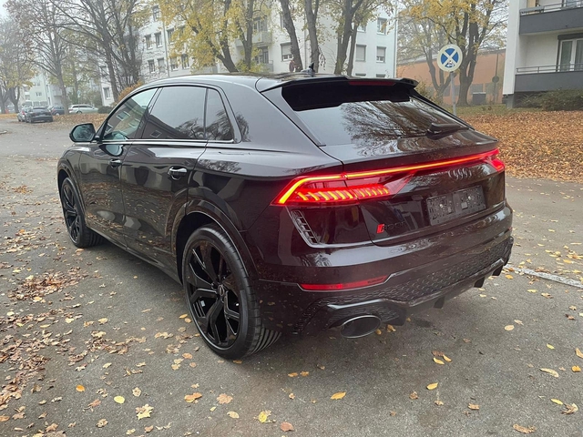 Khui công Audi RS Q8 đầu tiên tại Việt Nam: Lamborghini Urus phiên bản Đức, màu sơn giống xe Batman - Ảnh 3.