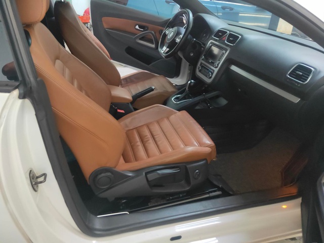 Vừa mang đi bảo dưỡng, chủ xe Volkswagen Scirocco vội bán để gom tiền mua VinFast Lux SA2.0 - Ảnh 4.