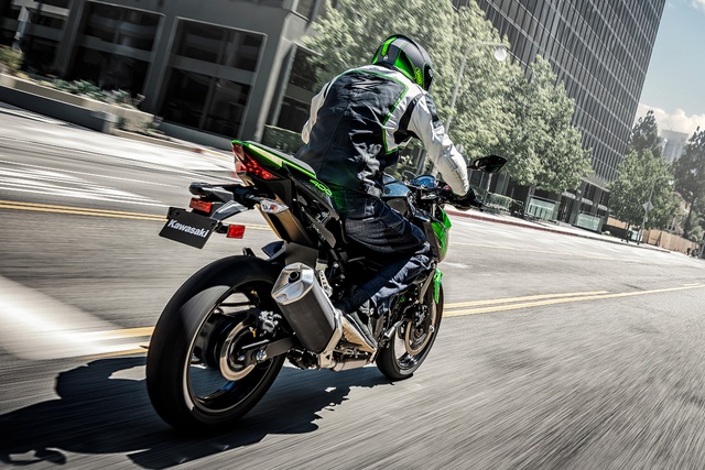 Kawasaki Z400 2021 ra mắt tại Việt Nam: Giá 149 triệu đồng, lựa chọn nhập môn cho dân chơi mô tô - Ảnh 5. Kawasaki Z400 2021 ra mắt tại Việt Nam: Giá 149 triệu đồng, lựa chọn nhập môn cho dân chơi mô tô - Ảnh 5.
