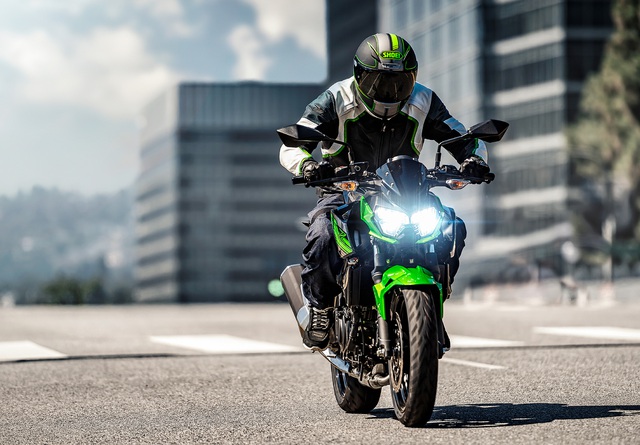 Kawasaki Z400 2021 ra mắt tại Việt Nam: Giá 149 triệu đồng, lựa chọn nhập môn cho dân chơi mô tô - Ảnh 9. Kawasaki Z400 2021 ra mắt tại Việt Nam: Giá 149 triệu đồng, lựa chọn nhập môn cho dân chơi mô tô - Ảnh 9.