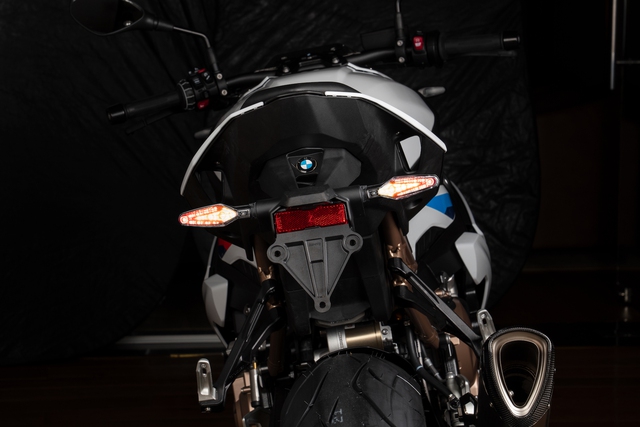 BMW S 1000 R 2021 ra mắt Việt Nam: Loại bỏ đèn mắt lé, có bản M, giá 669-759 triệu đồng - Ảnh 5. BMW S 1000 R 2021 ra mắt Việt Nam: Loại bỏ đèn mắt lé, có bản M, giá 669-759 triệu đồng - Ảnh 5.