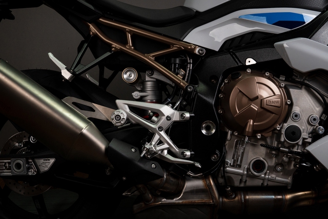 BMW S 1000 R 2021 ra mắt Việt Nam: Loại bỏ đèn mắt lé, có bản M, giá 669-759 triệu đồng - Ảnh 6. BMW S 1000 R 2021 ra mắt Việt Nam: Loại bỏ đèn mắt lé, có bản M, giá 669-759 triệu đồng - Ảnh 6.