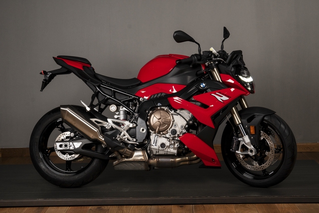 BMW S 1000 R 2021 ra mắt Việt Nam: Loại bỏ đèn mắt lé, có bản M, giá 669-759 triệu đồng - Ảnh 3. BMW S 1000 R 2021 ra mắt Việt Nam: Loại bỏ đèn mắt lé, có bản M, giá 669-759 triệu đồng - Ảnh 3.