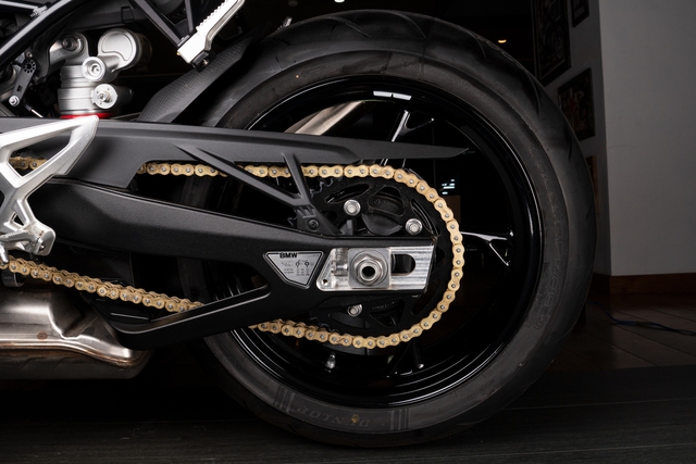 BMW S 1000 R 2021 ra mắt Việt Nam: Loại bỏ đèn mắt lé, có bản M, giá 669-759 triệu đồng - Ảnh 9. BMW S 1000 R 2021 ra mắt Việt Nam: Loại bỏ đèn mắt lé, có bản M, giá 669-759 triệu đồng - Ảnh 9.