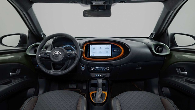 Ra mắt Toyota Aygo X: Cùng phân khúc Raize, có hẳn cửa sổ trời toàn cảnh - Ảnh 7.