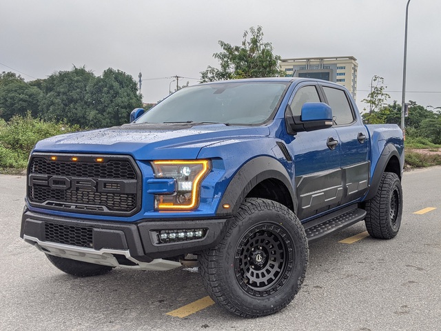 Dân chơi Nghệ An chi gần 300 triệu đồng độ Ford Ranger Raptor giống hệt F-150 Raptor - Ảnh 1. Dân chơi Nghệ An chi gần 300 triệu đồng độ Ford Ranger Raptor giống hệt F-150 Raptor - Ảnh 1.