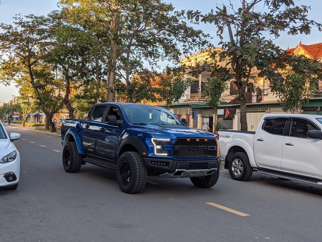 Dân chơi Nghệ An chi gần 300 triệu đồng độ Ford Ranger Raptor giống hệt F-150 Raptor - Ảnh 6. Dân chơi Nghệ An chi gần 300 triệu đồng độ Ford Ranger Raptor giống hệt F-150 Raptor - Ảnh 6.