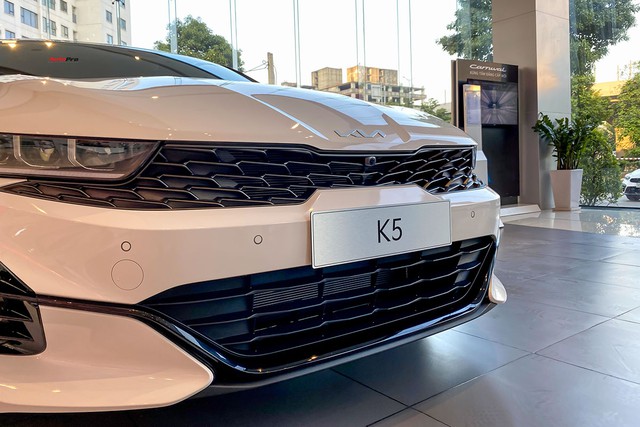 Chi tiết Kia K5 GT-Line 2022 full option đầu tiên về đại lý: Giá 1,029 tỷ đồng, đẹp long lanh, rẻ hơn nhưng trang bị vượt xa Toyota Camry 2.5Q - Ảnh 2.