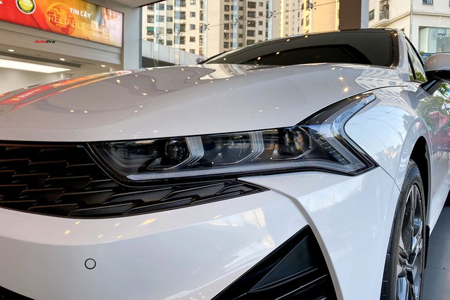 Chi tiết Kia K5 GT-Line 2022 full option đầu tiên về đại lý: Giá 1,029 tỷ đồng, đẹp long lanh, rẻ hơn nhưng trang bị vượt xa Toyota Camry 2.5Q - Ảnh 3. Chi tiết Kia K5 GT-Line 2022 full option đầu tiên về đại lý: Giá 1,029 tỷ đồng, đẹp long lanh, rẻ hơn nhưng trang bị vượt xa Toyota Camry 2.5Q - Ảnh 3.