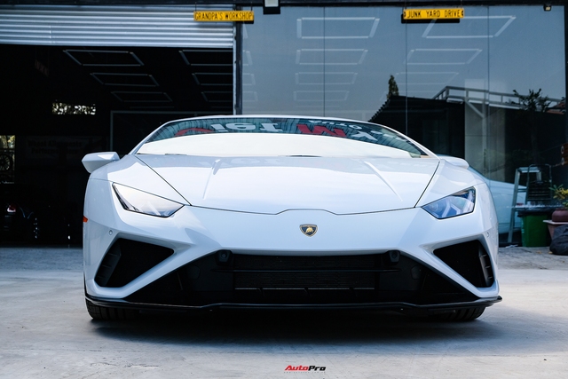 Cận cảnh Lamborghini Huracan EVO RWD đầu tiên Việt Nam: Nội thất hiện đại như xe sang, được trang bị ghế đua bằng carbon - Ảnh 3.