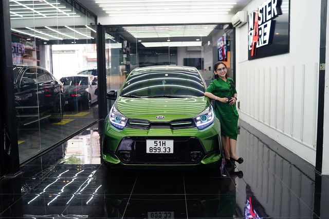 Nữ nghệ sĩ cải lương độ Kia Morning chất chơi: Màu sơn giống Porsche, ghế đua kiểu Lamborghini - Ảnh 1. Nữ nghệ sĩ cải lương độ Kia Morning chất chơi: Màu sơn giống Porsche, ghế đua kiểu Lamborghini - Ảnh 1.