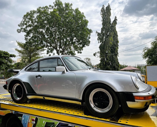 Porsche 930 Turbo cực hiếm tại Việt Nam lộ diện, nằm chung showroom với dàn siêu xe trăm tỷ - Ảnh 5.