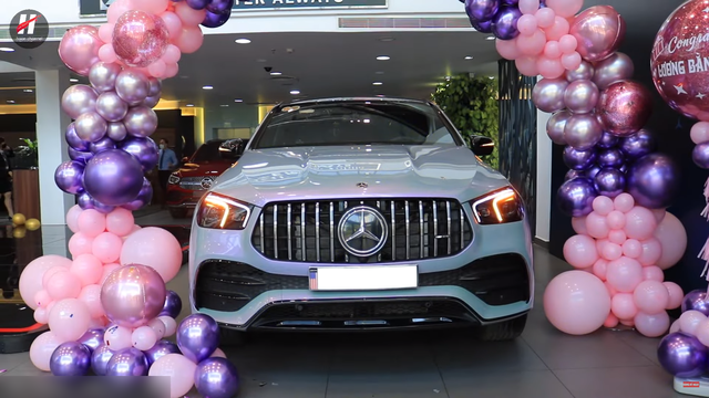 Cặp đôi Lương Bằng Quang - Ngân 98 tậu Mercedes-AMG GLE 53 giá hơn 5 tỷ đồng: Logo ngoại thất độ lại khiến nhiều người bối rối - Ảnh 4.