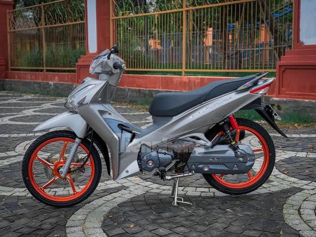 Những chiếc xe độ ấn tượng của biker Việt năm 2021 - Ảnh 1.