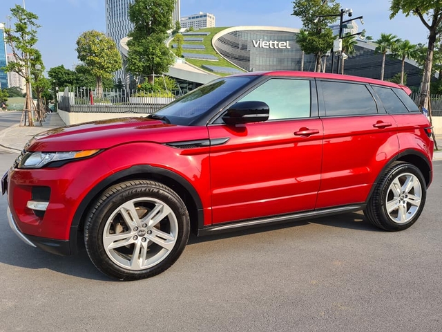 Qua thời đỉnh cao, Range Rover Evoque xuống giá, dễ mua như Hyundai Tucson - Ảnh 1.