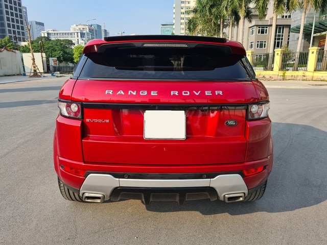 Qua thời đỉnh cao, Range Rover Evoque xuống giá, dễ mua như Hyundai Tucson - Ảnh 4.