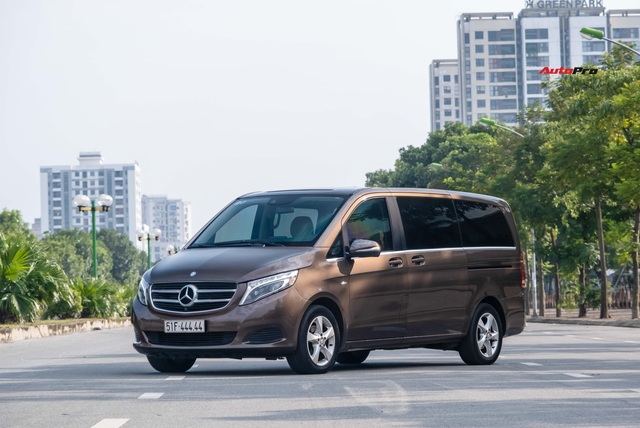 Chiếc Mercedes-Benz cũ có giá hơn 2 tỷ đồng nhưng biển số 444.44 mới là chi tiết được CĐM quan tâm - Ảnh 2.