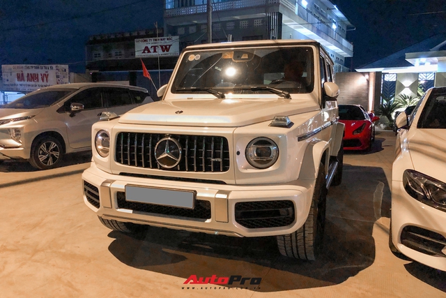 Giới đại gia hoa lan Sài Gòn tổ chức tất niên, quy tụ 6 siêu xe tiền tỷ khiến nhiều người choáng ngợp - Ảnh 10. Giới đại gia hoa lan Sài Gòn tổ chức tất niên, quy tụ 6 siêu xe tiền tỷ khiến nhiều người choáng ngợp - Ảnh 10.