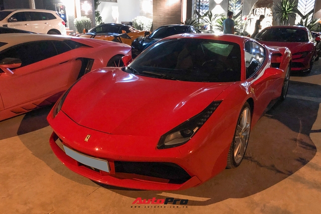Giới đại gia hoa lan Sài Gòn tổ chức tất niên, quy tụ 6 siêu xe tiền tỷ khiến nhiều người choáng ngợp - Ảnh 5. Giới đại gia hoa lan Sài Gòn tổ chức tất niên, quy tụ 6 siêu xe tiền tỷ khiến nhiều người choáng ngợp - Ảnh 5.