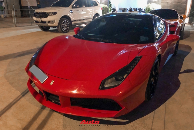 Giới đại gia hoa lan Sài Gòn tổ chức tất niên, quy tụ 6 siêu xe tiền tỷ khiến nhiều người choáng ngợp - Ảnh 7. Giới đại gia hoa lan Sài Gòn tổ chức tất niên, quy tụ 6 siêu xe tiền tỷ khiến nhiều người choáng ngợp - Ảnh 7.