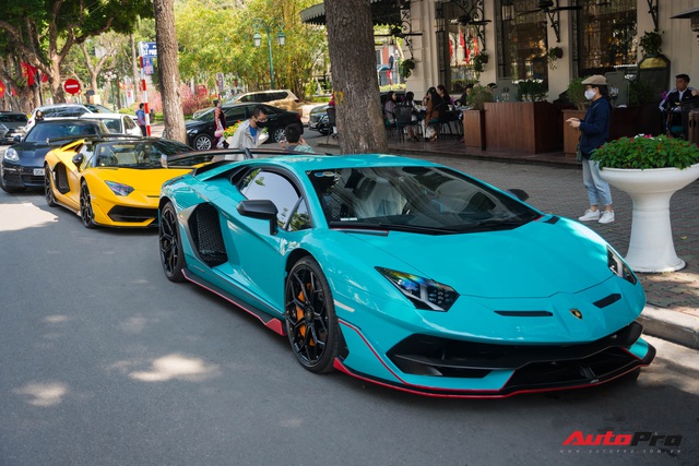 Dàn siêu xe khủng xuống phố Hà Nội đón Tết: McLaren 650S Spider màu dị của Dương Kon và cặp đôi Lamborghini Aventador SVJ gây chú ý - Ảnh 1. Dàn siêu xe khủng xuống phố Hà Nội đón Tết: McLaren 650S Spider màu dị của Dương Kon và cặp đôi Lamborghini Aventador SVJ gây chú ý - Ảnh 1.