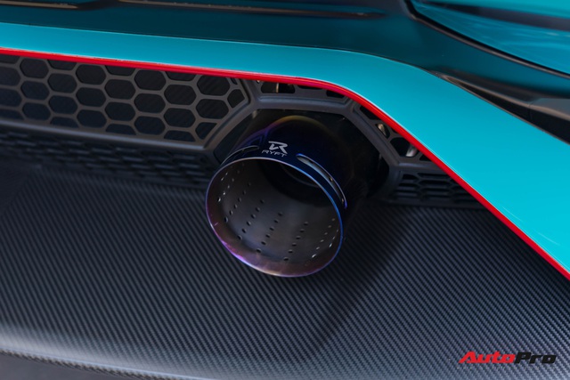 Dàn siêu xe khủng xuống phố Hà Nội đón Tết: McLaren 650S Spider màu dị của Dương Kon và cặp đôi Lamborghini Aventador SVJ gây chú ý - Ảnh 5. Dàn siêu xe khủng xuống phố Hà Nội đón Tết: McLaren 650S Spider màu dị của Dương Kon và cặp đôi Lamborghini Aventador SVJ gây chú ý - Ảnh 5.