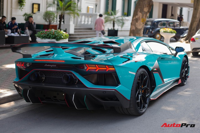 Dàn siêu xe khủng xuống phố Hà Nội đón Tết: McLaren 650S Spider màu dị của Dương Kon và cặp đôi Lamborghini Aventador SVJ gây chú ý - Ảnh 4. Dàn siêu xe khủng xuống phố Hà Nội đón Tết: McLaren 650S Spider màu dị của Dương Kon và cặp đôi Lamborghini Aventador SVJ gây chú ý - Ảnh 4.