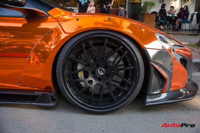 Dàn siêu xe khủng xuống phố Hà Nội đón Tết: McLaren 650S Spider màu dị của Dương Kon và cặp đôi Lamborghini Aventador SVJ gây chú ý - Ảnh 14. Dàn siêu xe khủng xuống phố Hà Nội đón Tết: McLaren 650S Spider màu dị của Dương Kon và cặp đôi Lamborghini Aventador SVJ gây chú ý - Ảnh 14.