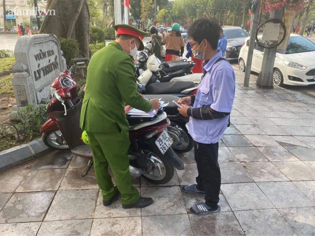 Hà Nội: Mới mùng 2 Tết Nguyên đán, nhiều người dân đã bị chặt chém tiền gửi xe - Ảnh 2.
