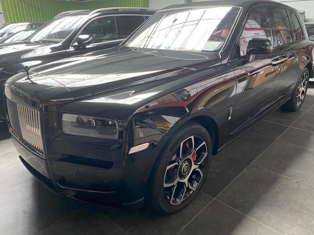 Rộ tin Rolls-Royce Cullinan Black Badge thứ 2 đang trên đường về Việt Nam, giá hơn 40 tỷ đồng - Ảnh 1.