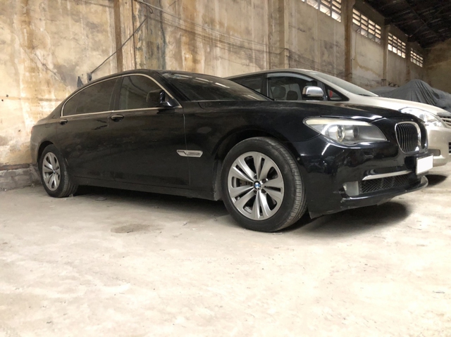 Vượt ngưỡng 200.000km, BMW 740Li mất giá rẻ ngang Mazda3 2021 - Ảnh 6.