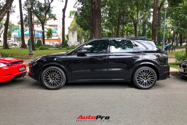 Hội chơi xe Porsche Sài Gòn hội ngộ đầu năm, McLaren từng của Minh nhựa là điểm nhấn - Ảnh 8. Hội chơi xe Porsche Sài Gòn hội ngộ đầu năm, McLaren từng của Minh nhựa là điểm nhấn - Ảnh 8.