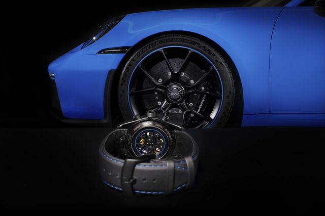 Chiêm ngưỡng đồng hồ Chronograph 8,500 USD mới của Porsche Design  - Ảnh 2.