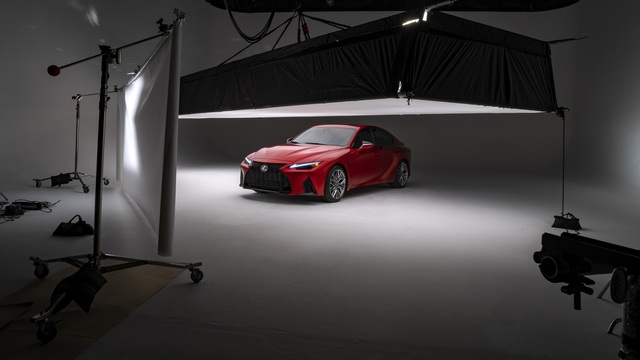 Ra mắt Lexus IS 500 F Sport: Mang động cơ V8 472 mã lực đấu BMW M3