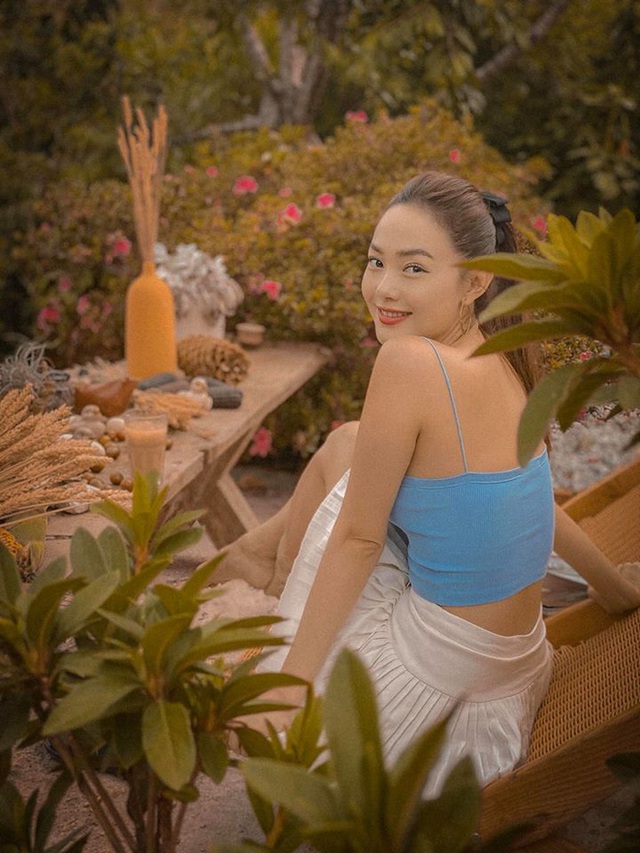 Minh Hằng giàu cỡ nào: Dinh thự như cung điện phủ trắng ở trung tâm quận 2, xế hộp thích thì nhích vài tỷ một chiếc - Ảnh 9. Minh Hằng giàu cỡ nào: Dinh thự như cung điện phủ trắng ở trung tâm quận 2, xế hộp thích thì nhích vài tỷ một chiếc - Ảnh 9.