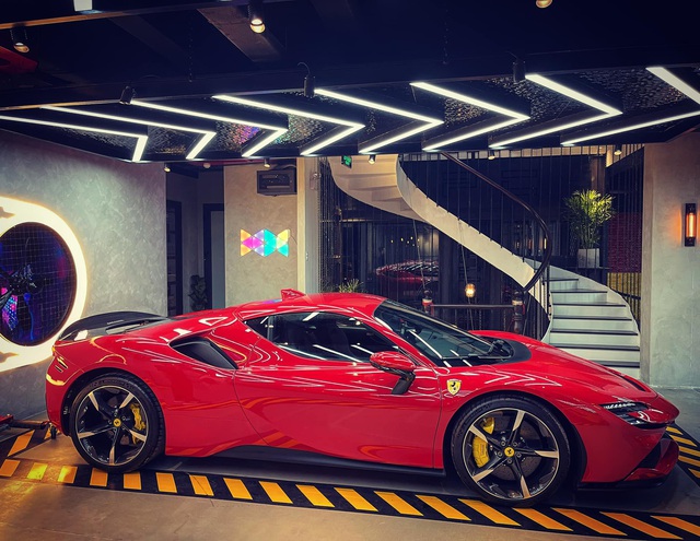 Ferrari SF90 Stradale của nữ doanh nhân 9x buôn cà phê sắp ra biển số, dân tình chờ ngày lăn bánh trên đường - Ảnh 3.