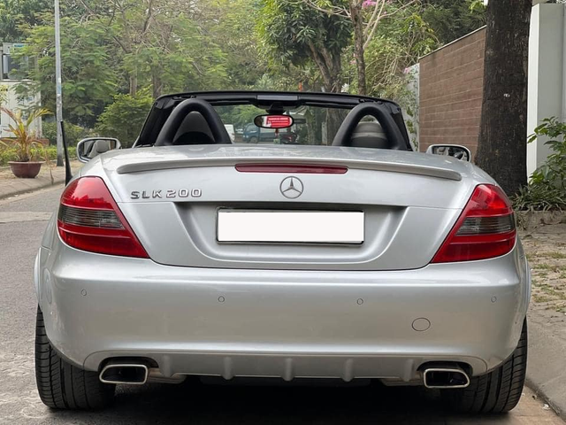 11 năm chạy 3.700km, Mercedes-Benz SLK giữ giá đắt ngang C-Class 2021 - Ảnh 3.