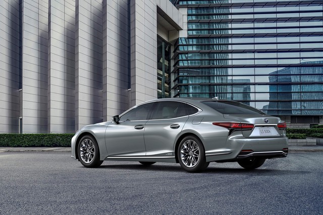 Ra mắt Lexus LS 2021 tại Việt Nam: Nâng cấp chi tiết từng bị chê bai - Ảnh 2.