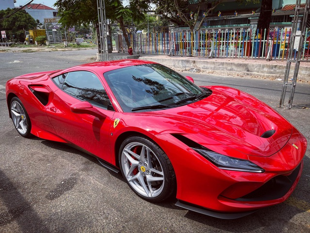 Ferrari F8 Tributo thứ 3 vừa về Việt Nam với diện mạo giống xe Nguyễn Quốc Cường đã có chủ đón về chơi Tết - Ảnh 2.