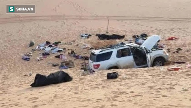 Đi tuần tra phát hiện chiếc xe ô tô đỗ trên sa mạc, cảnh sát lại gần và phát hiện cảnh tượng ám ảnh - Ảnh 1.
