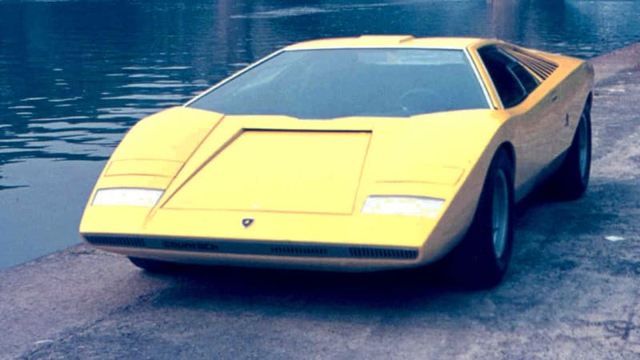 Huyền thoại Lamborghini Countach tròn 50 tuổi - Siêu xe được dán đầu giường của tín đồ siêu bò - Ảnh 1.