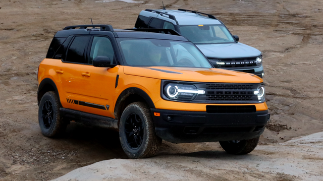 Đừng tin vào quảng cáo: Ford Bronco Sport quá tải khi off-road