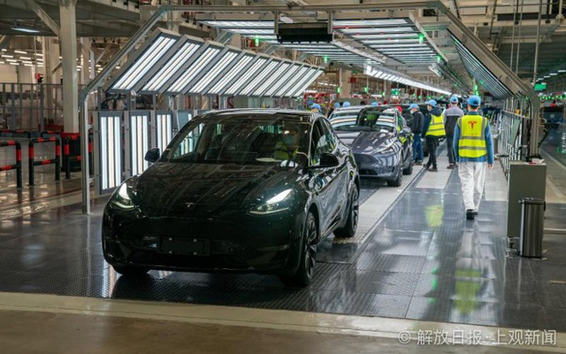 Bên trong siêu nhà máy Tesla Thượng Hải: Chủ tịch ngồi cạnh dây chuyền sản xuất, mọi thứ tự động hóa tối đa, dấu vết từng con ốc đều có thể truy xuất - Ảnh 16.