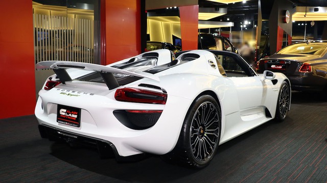 Porsche 918 Spyder của nữ doanh nhân cà phê 9x bất ngờ xuất hiện tại showroom siêu xe đình đám, rộ tin đồn chia tay siêu phẩm - Ảnh 4.